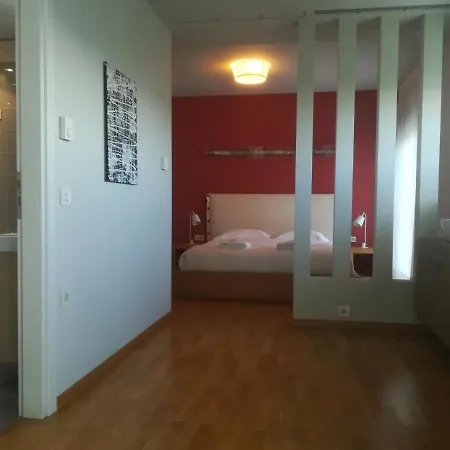 Scale Apartment *